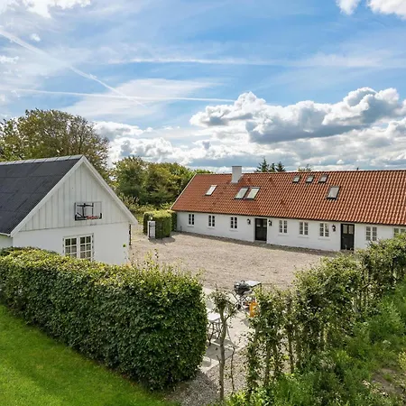 Lovely In With Kitchen Tatil Evi Åbybro