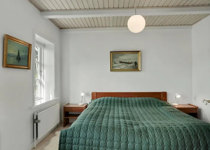 Lovely In With Kitchen Feriehus