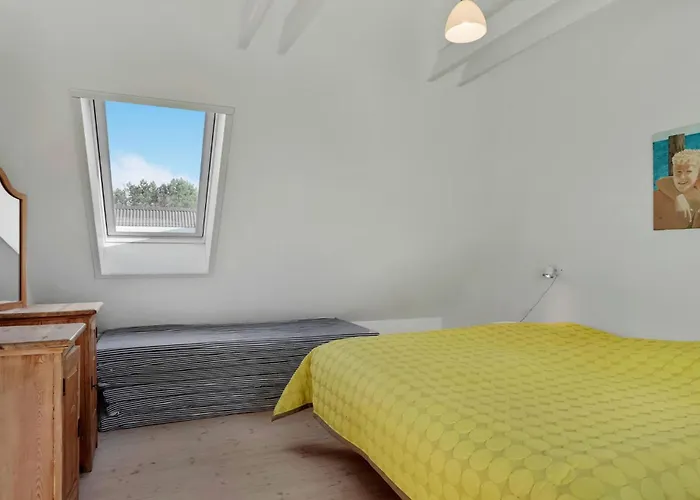 Lovely In With Kitchen Feriehus