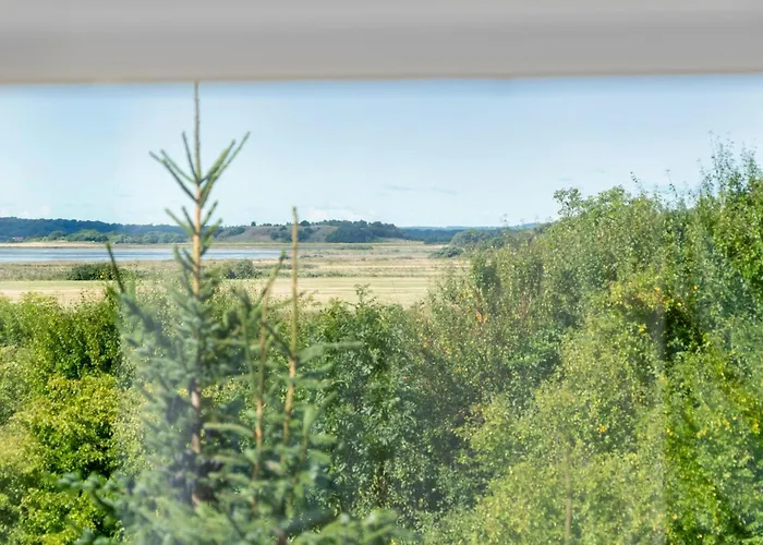 Lovely In With Kitchen Feriehus