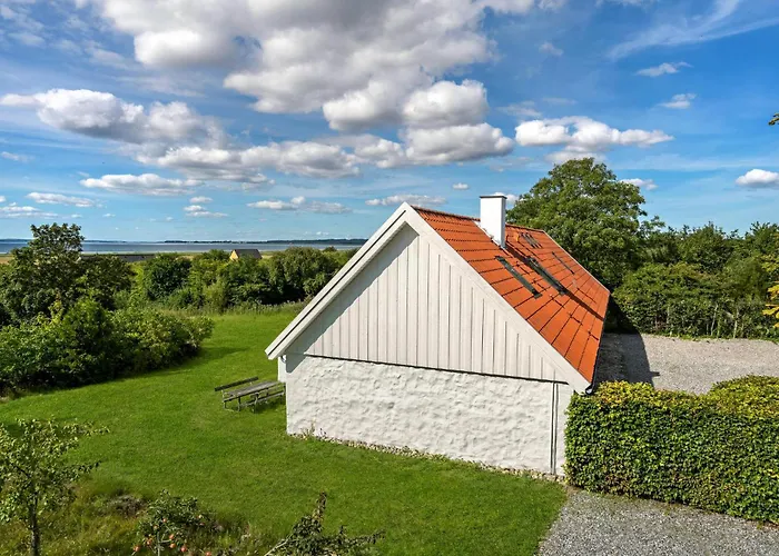 Lovely In With Kitchen Feriehus